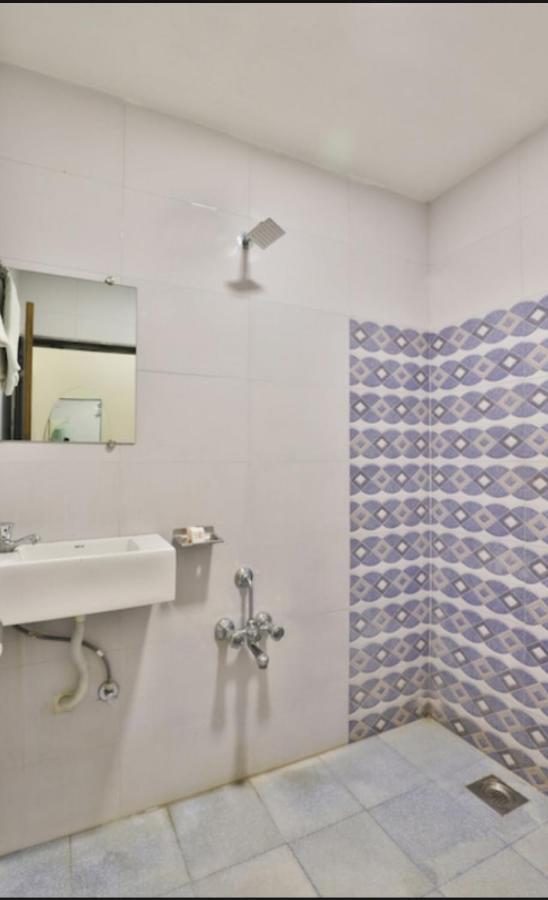 أحمد أباد Hotel Shreenath المظهر الخارجي الصورة